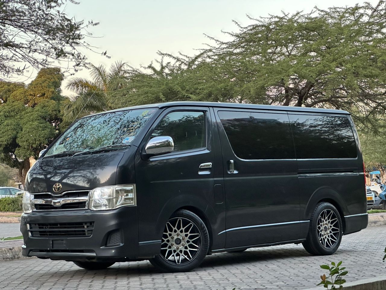 HIACE thumbnail 3